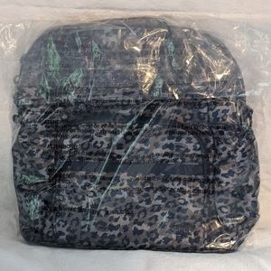 NWT Lug Canter Leopard Navy